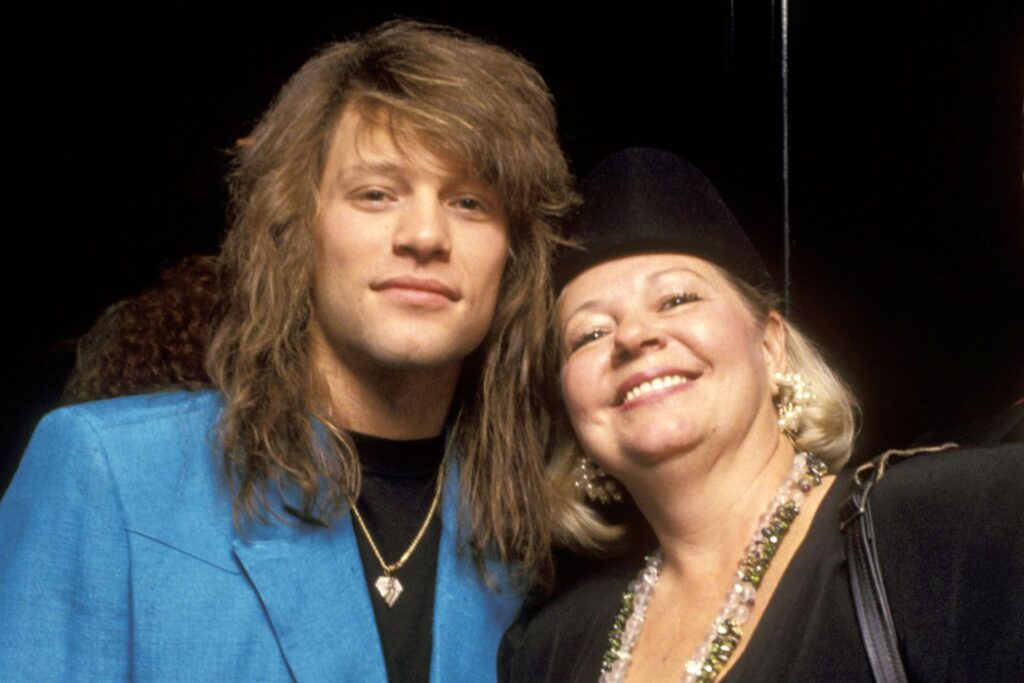 Ο Jon Bon Jovi αποτίνει φόρο τιμής στη μητέρα του Carol Bongiovi
